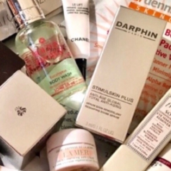 BEST GIVEAWAYS ON POSHMARK!!! - Picture 4 of 6